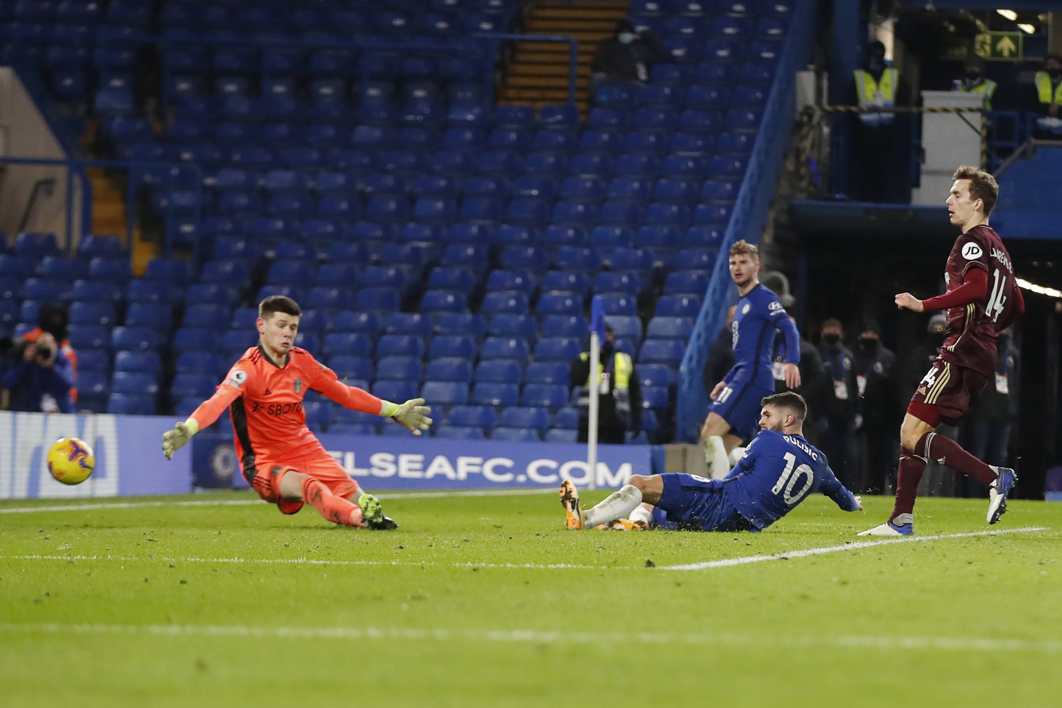 他不仅符合 他不仅符合